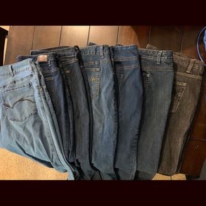 Lot of 8 pairs of jeans. Plus size 20